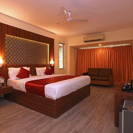 Hotel Shantidoot, Dadar Malad ภายนอก รูปภาพ