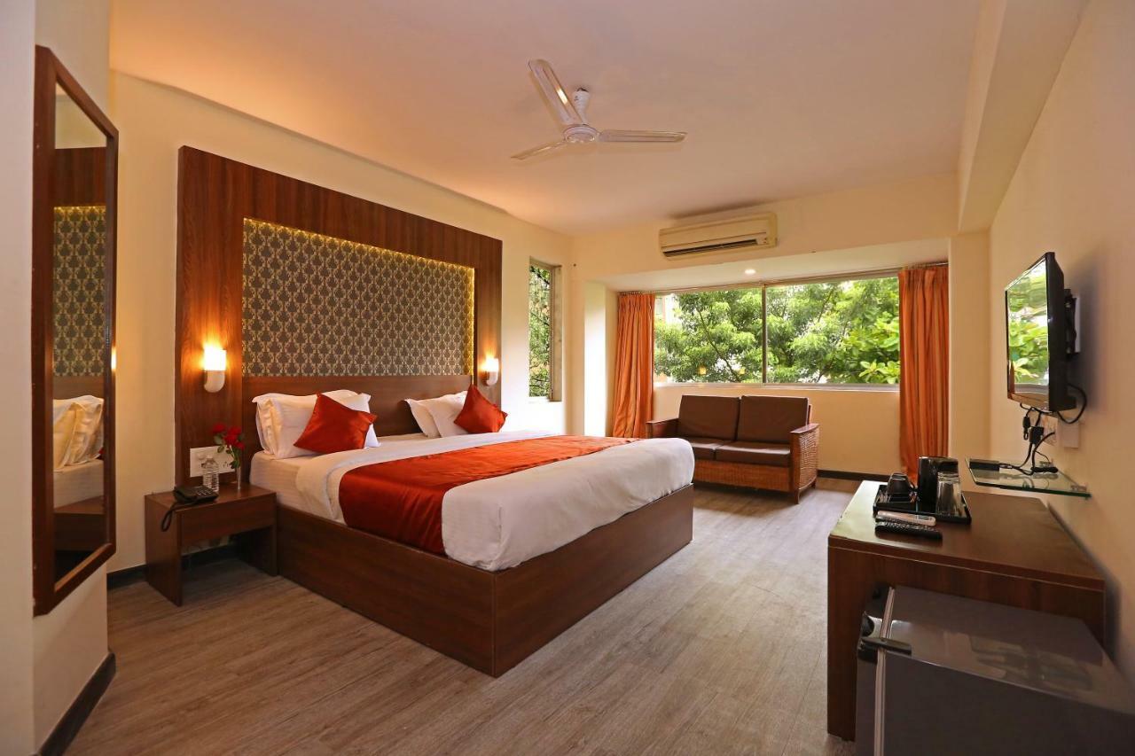 Hotel Shantidoot, Dadar Malad ภายนอก รูปภาพ