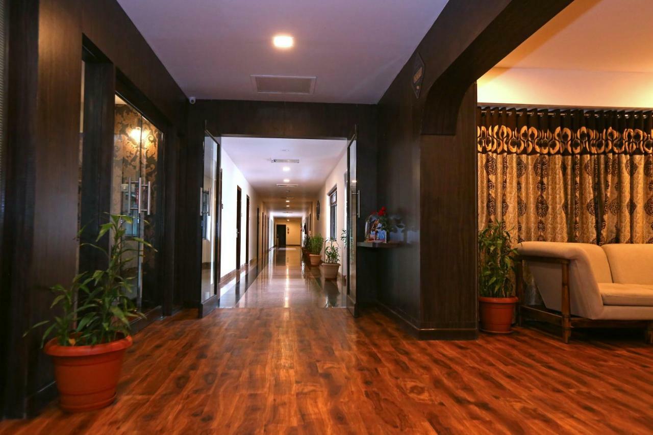 Hotel Shantidoot, Dadar Malad ภายนอก รูปภาพ
